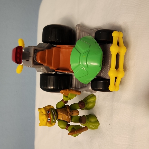 Teenage Mutant Ninja Turtles car with Michelangelo figure - Picture 4 of 4